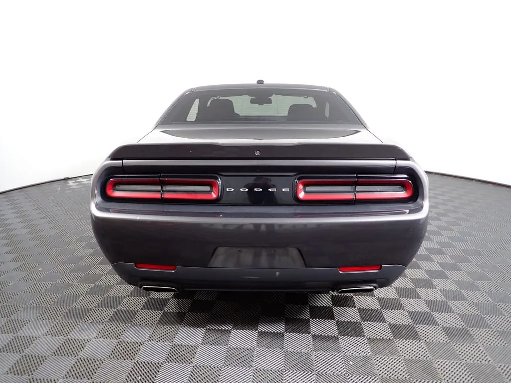Dodge Challenger photo 11