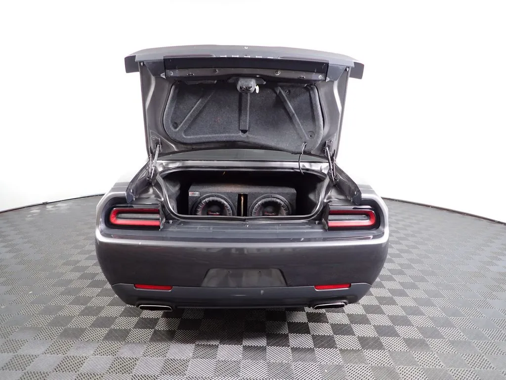 Dodge Challenger photo 12
