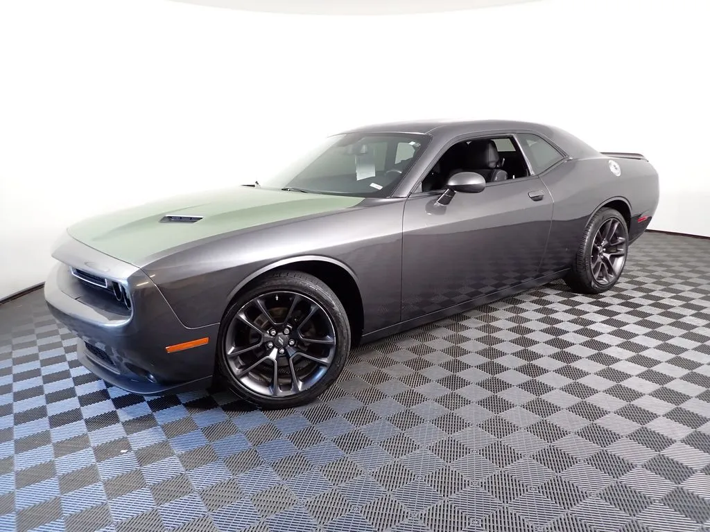 Dodge Challenger photo 8