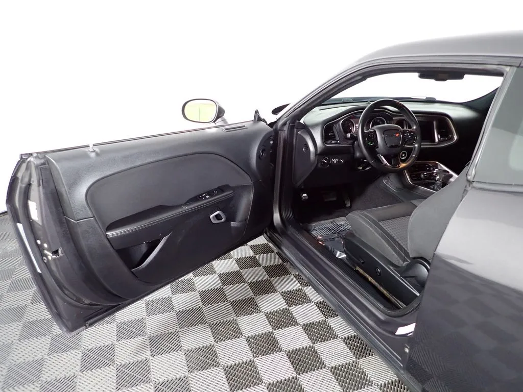 Dodge Challenger photo 16