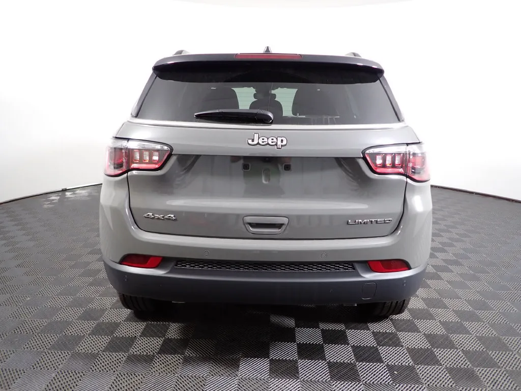 Jeep Compass photo 12