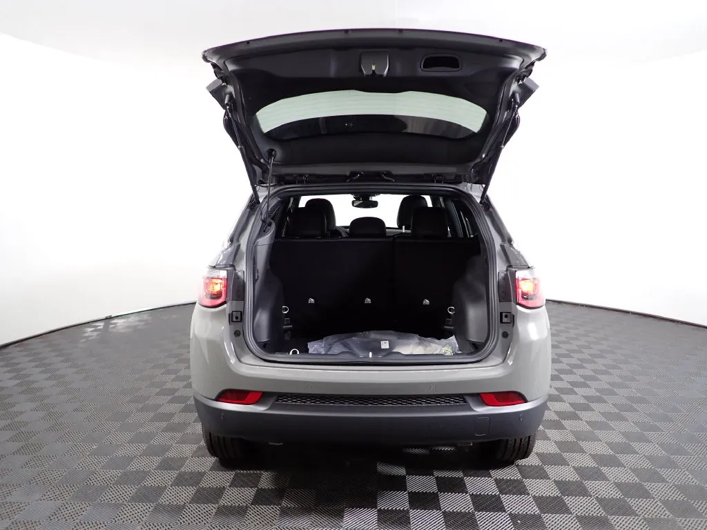 Jeep Compass photo 13