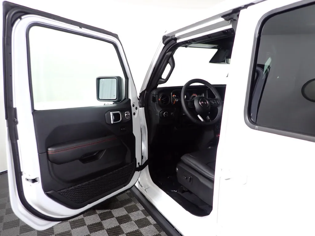 Jeep Wrangler photo 21