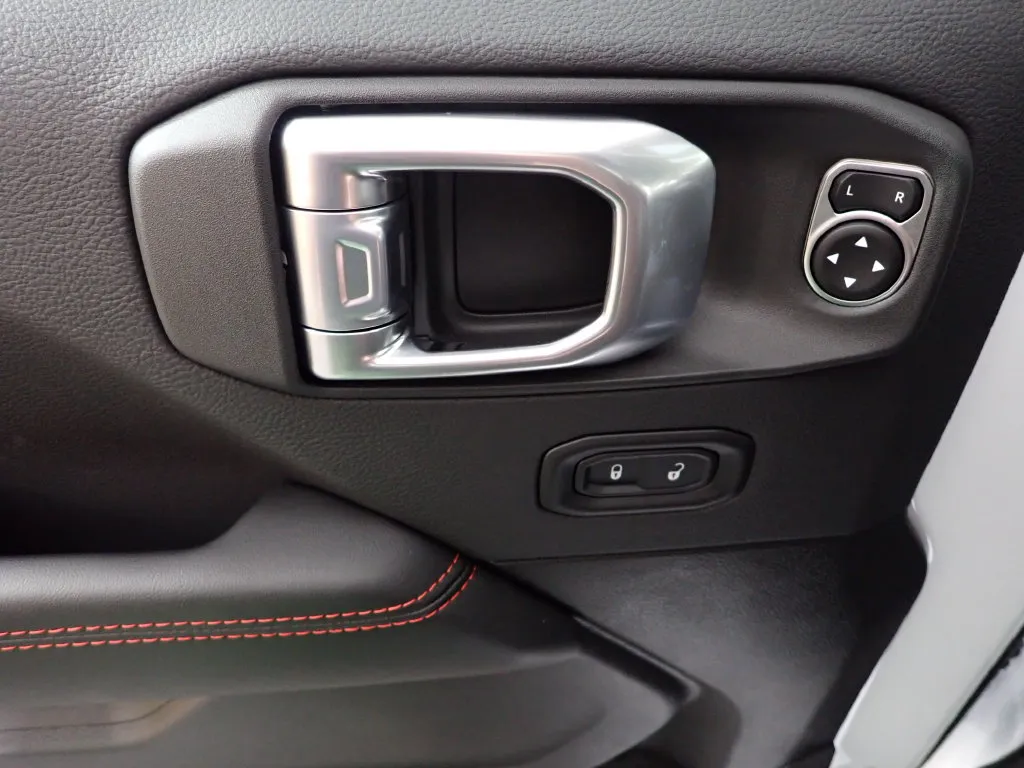 Jeep Wrangler photo 22
