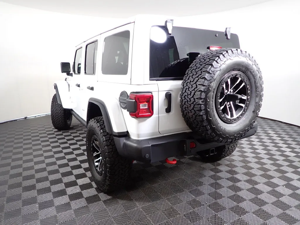 Jeep Wrangler photo 15