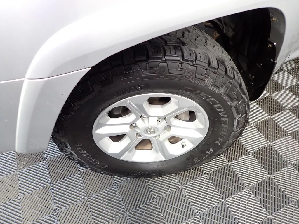 Toyota 4Runner photo 40