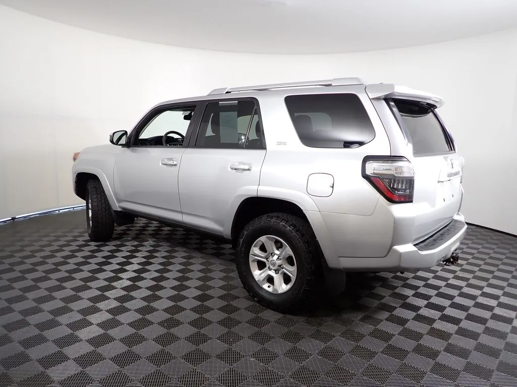 Toyota 4Runner photo 11