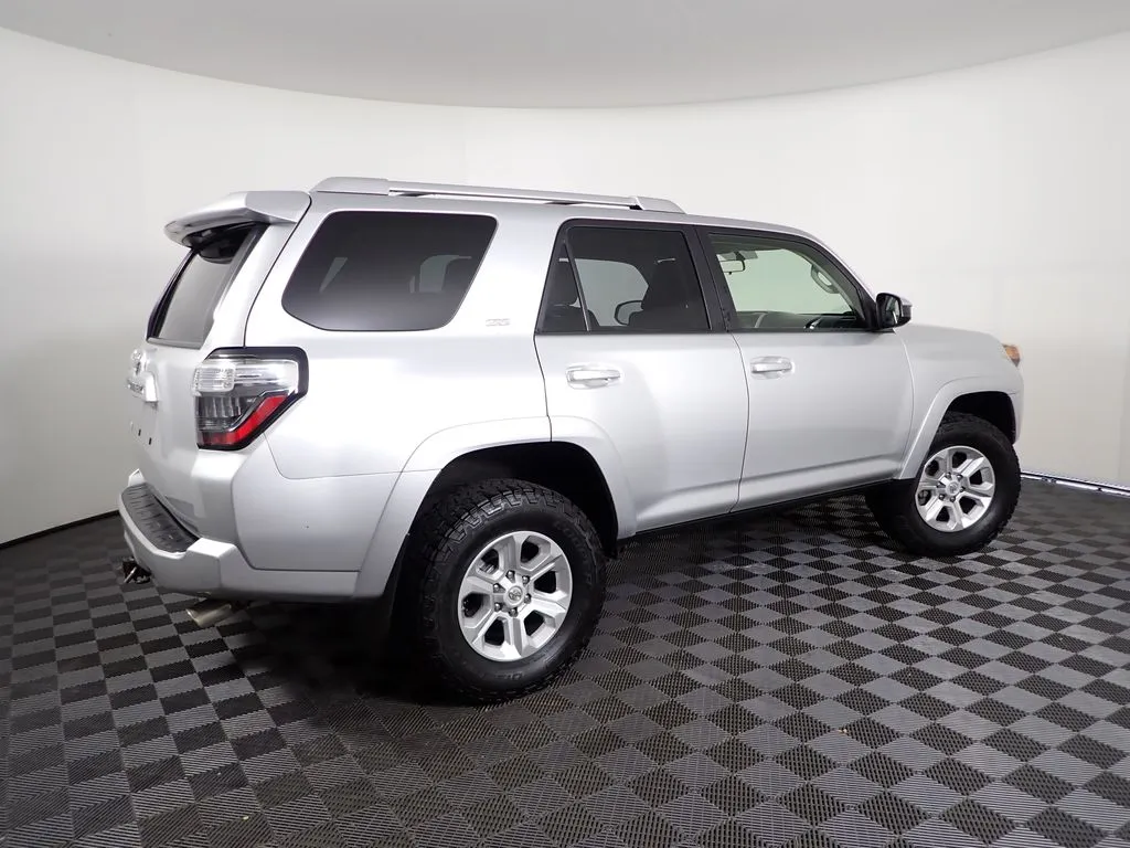 Toyota 4Runner photo 17