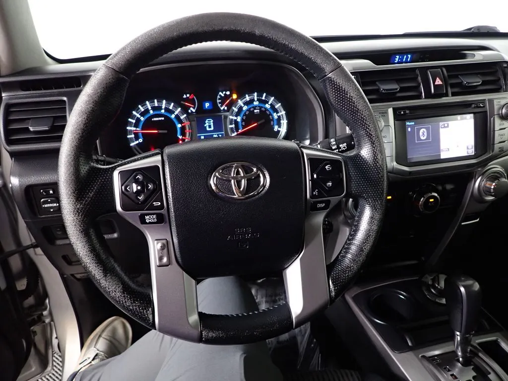 Toyota 4Runner photo 25