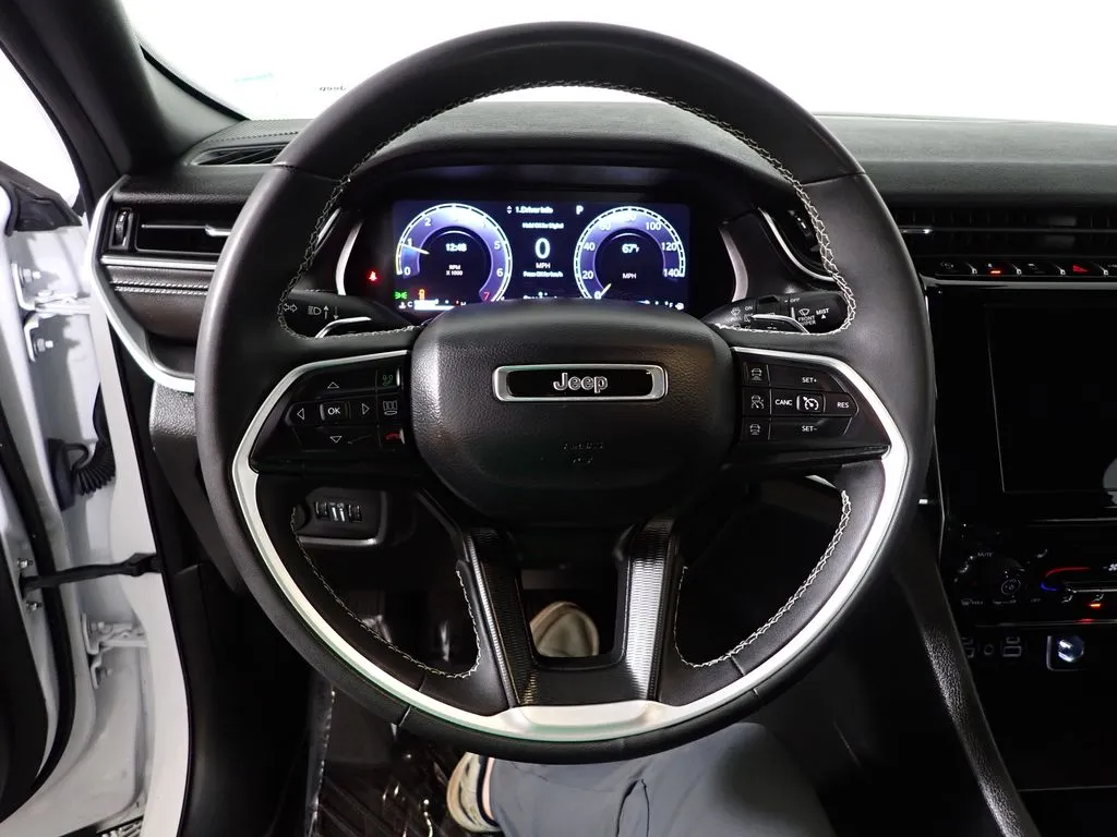 Jeep Grand Cherokee photo 26