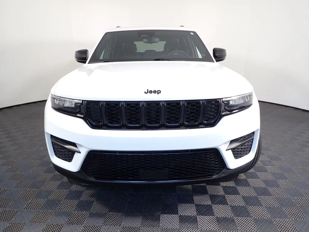 Jeep Grand Cherokee photo 8