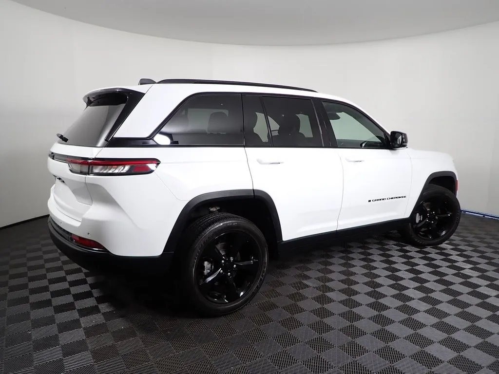 Jeep Grand Cherokee photo 18