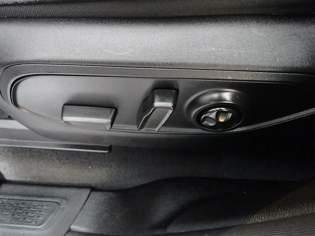 Jeep Grand Cherokee photo 23