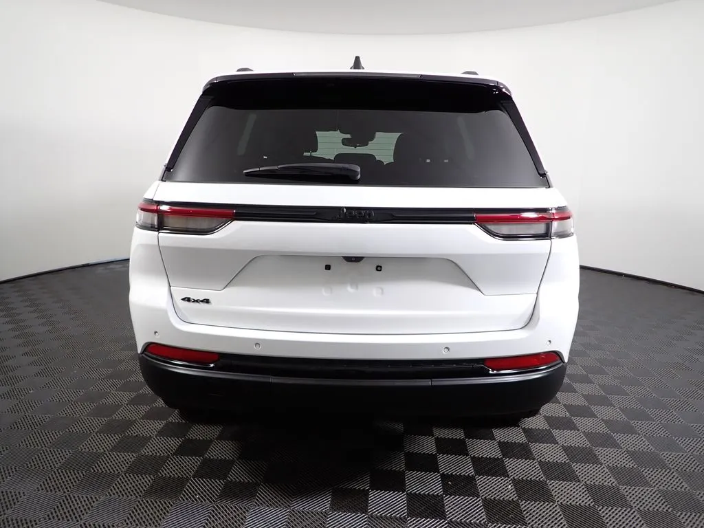 Jeep Grand Cherokee photo 13