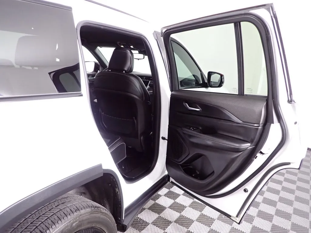 Jeep Grand Cherokee photo 34