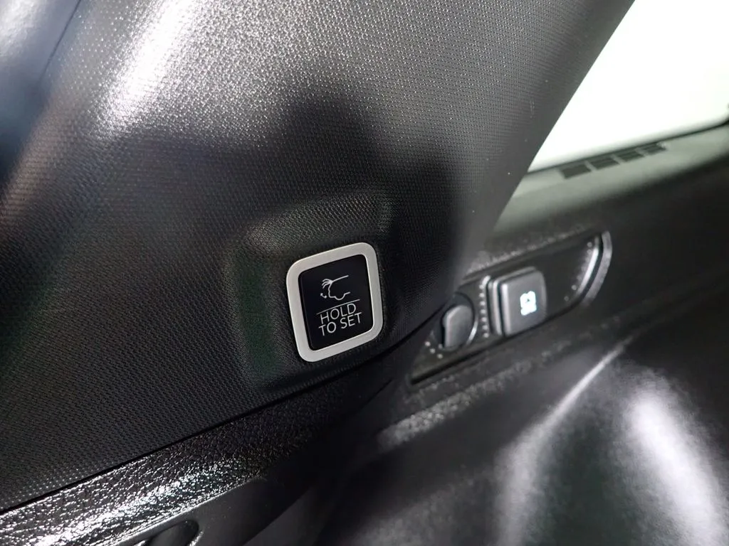 Jeep Grand Cherokee photo 16