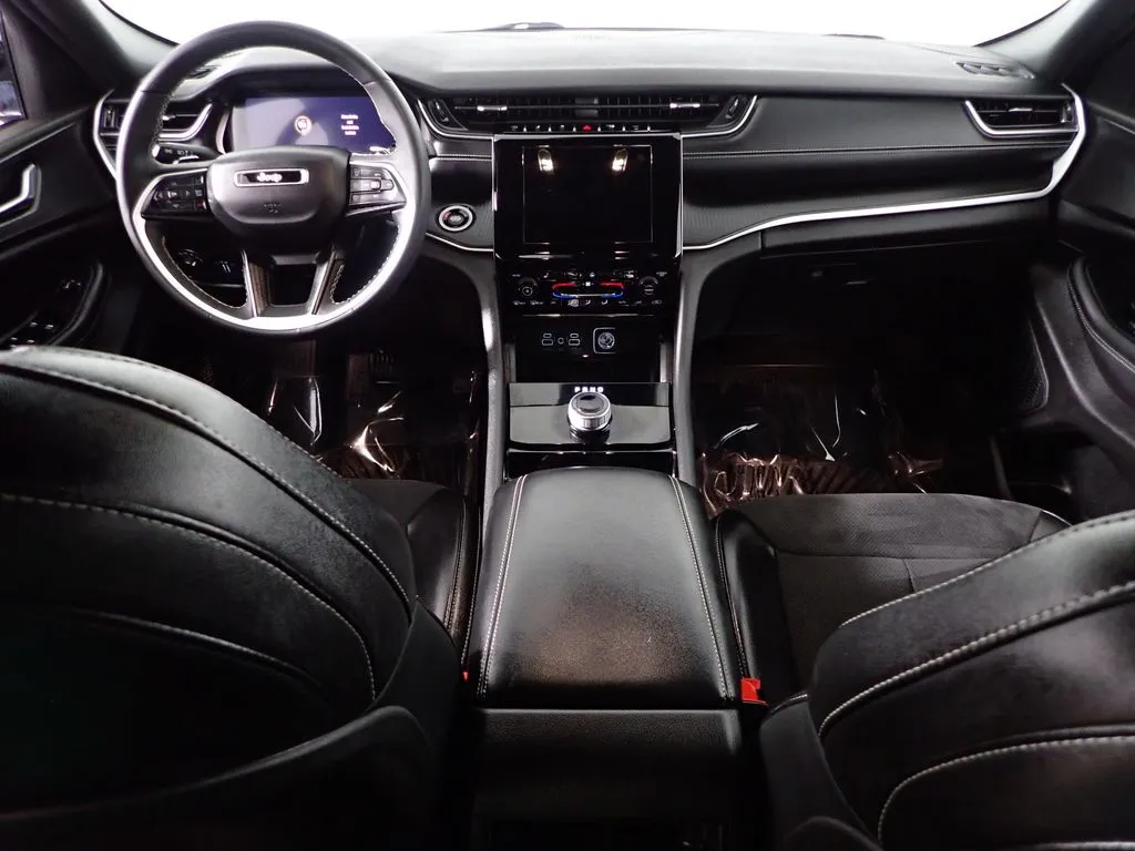 Jeep Grand Cherokee photo 31