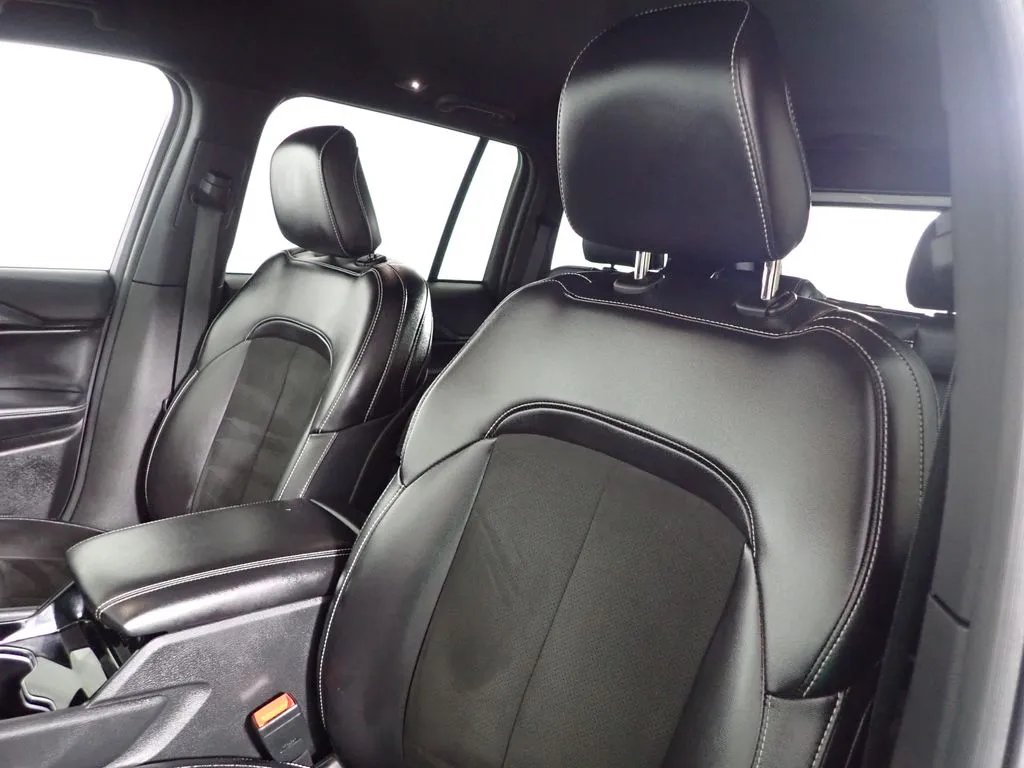 Jeep Grand Cherokee photo 22