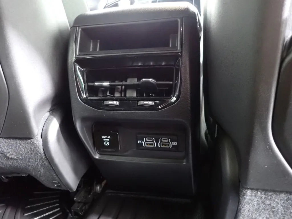 Jeep Grand Cherokee photo 36