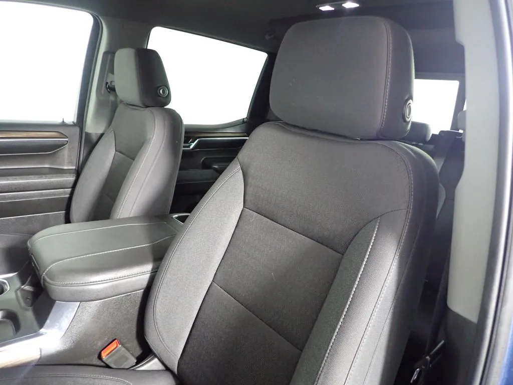 Chevrolet Silverado photo 21