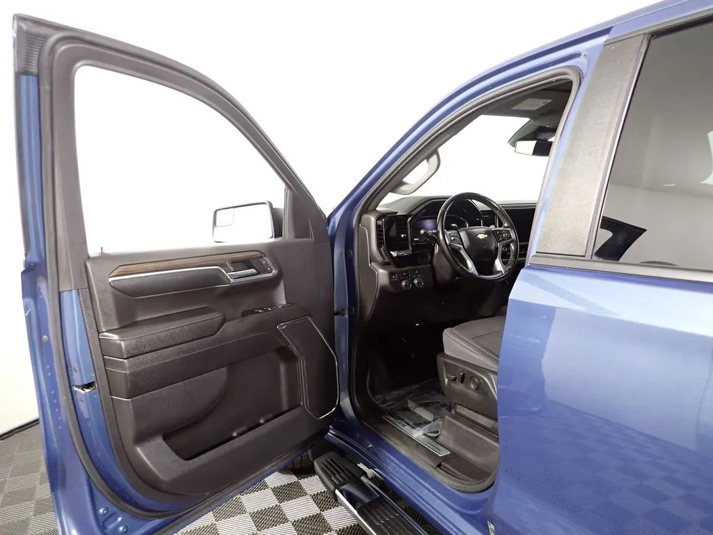 Chevrolet Silverado photo 18