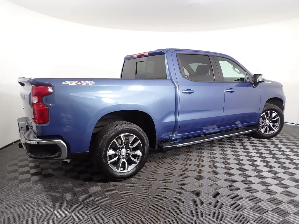 Chevrolet Silverado photo 17
