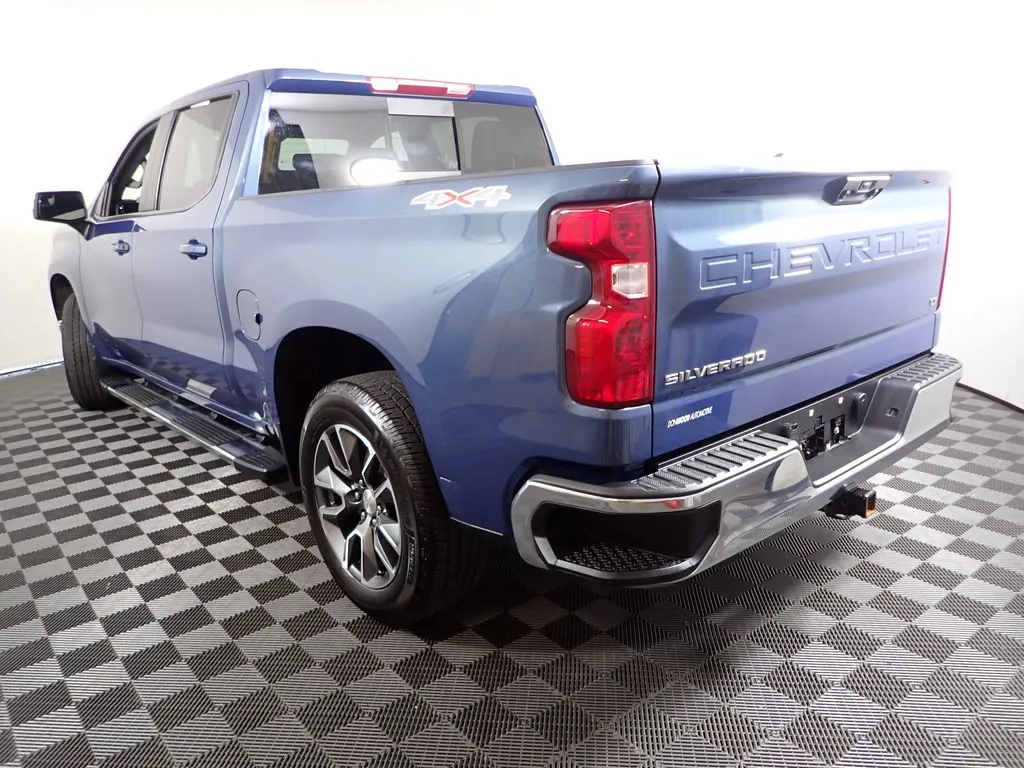 Chevrolet Silverado photo 12