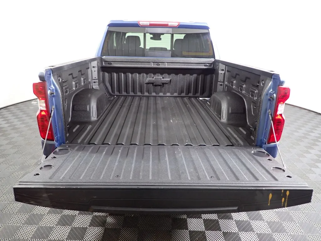Chevrolet Silverado photo 15