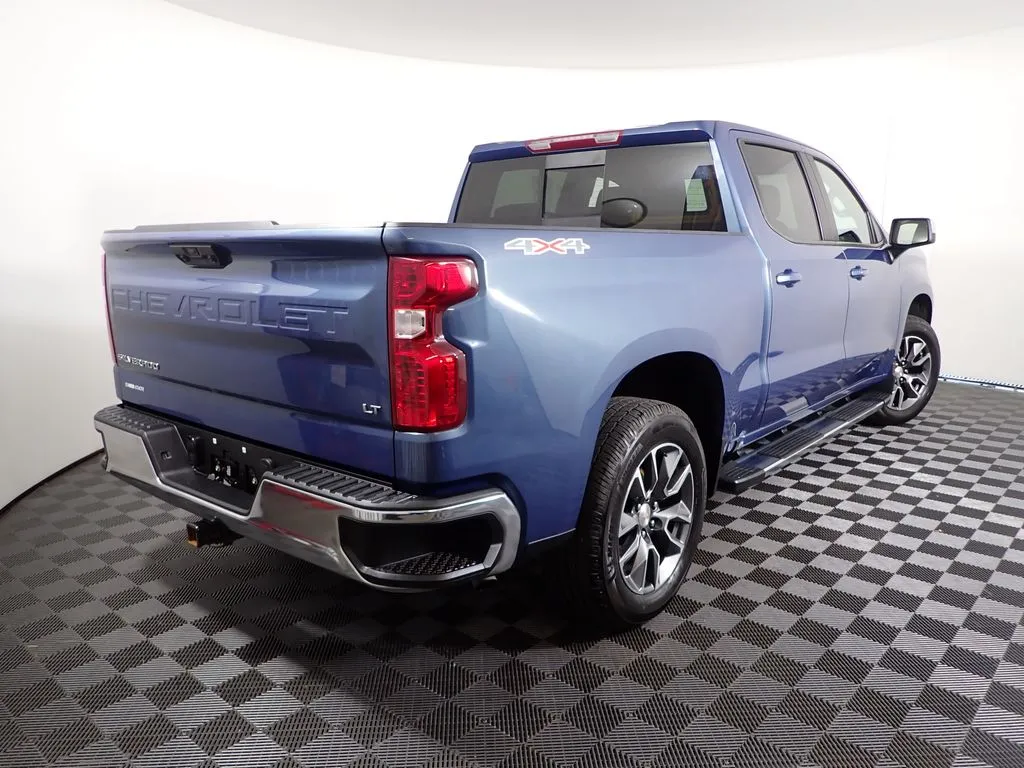 Chevrolet Silverado photo 16