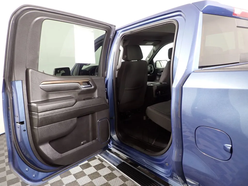 Chevrolet Silverado photo 31