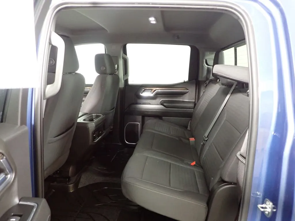 Chevrolet Silverado photo 32