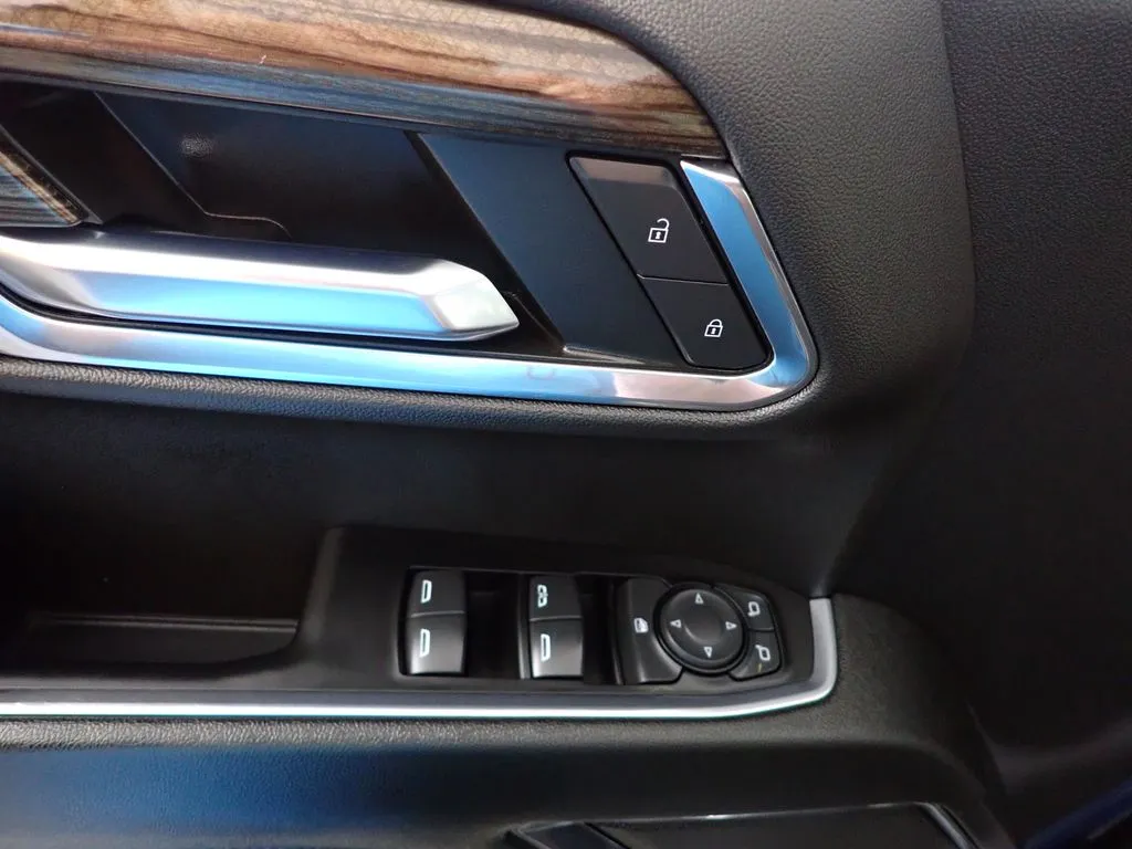 Chevrolet Silverado photo 19