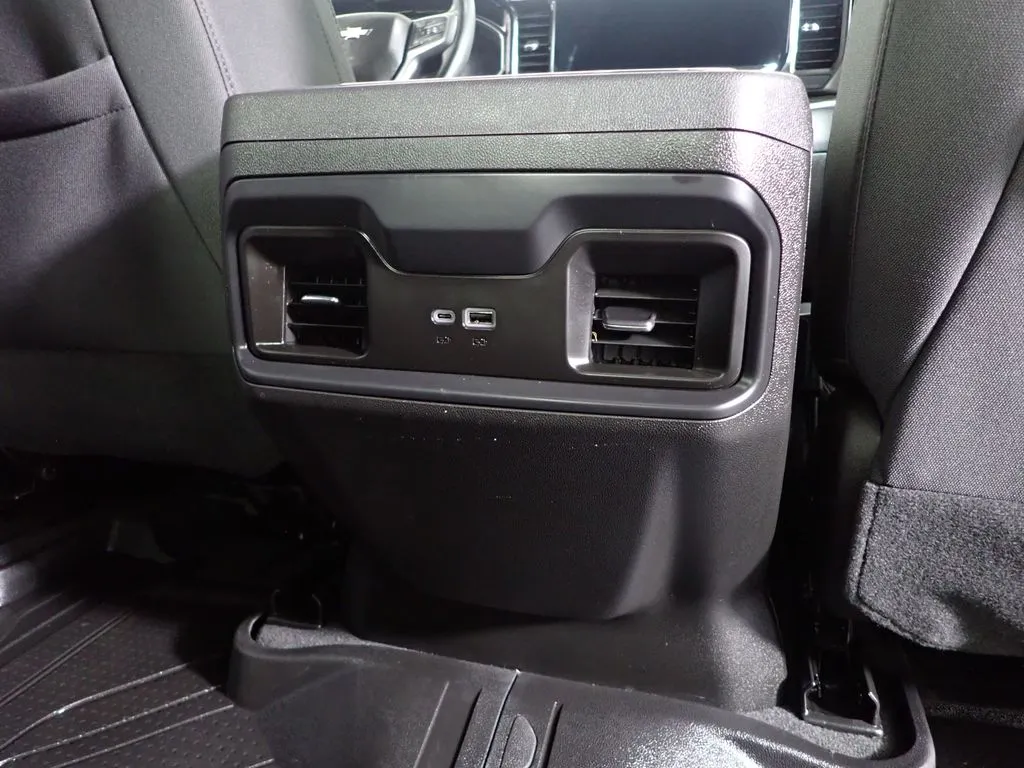 Chevrolet Silverado photo 35