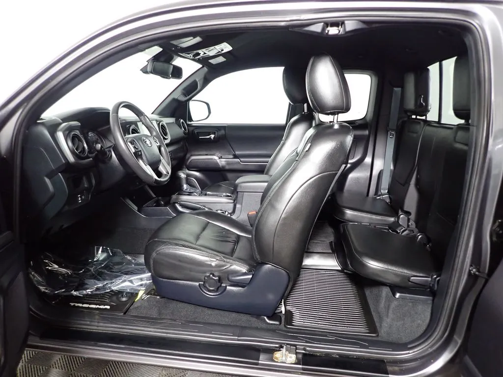 Toyota Tacoma photo 29