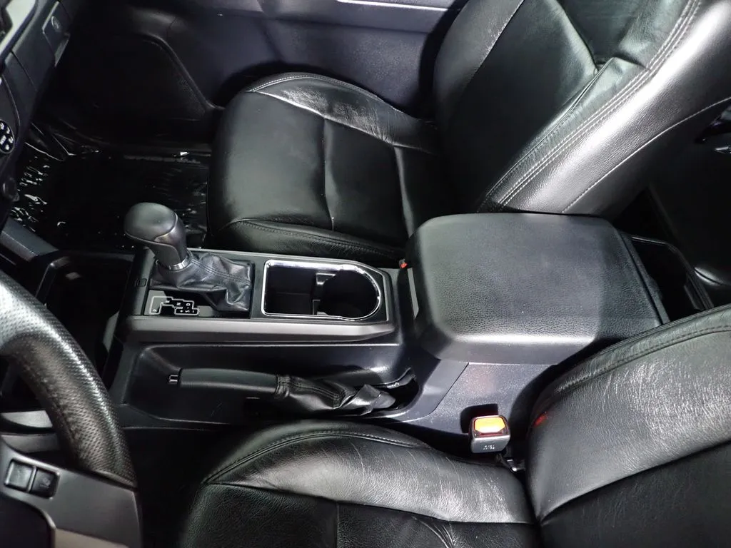 Toyota Tacoma photo 28