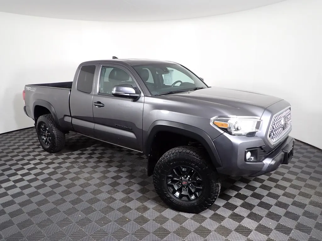 Toyota Tacoma photo 8