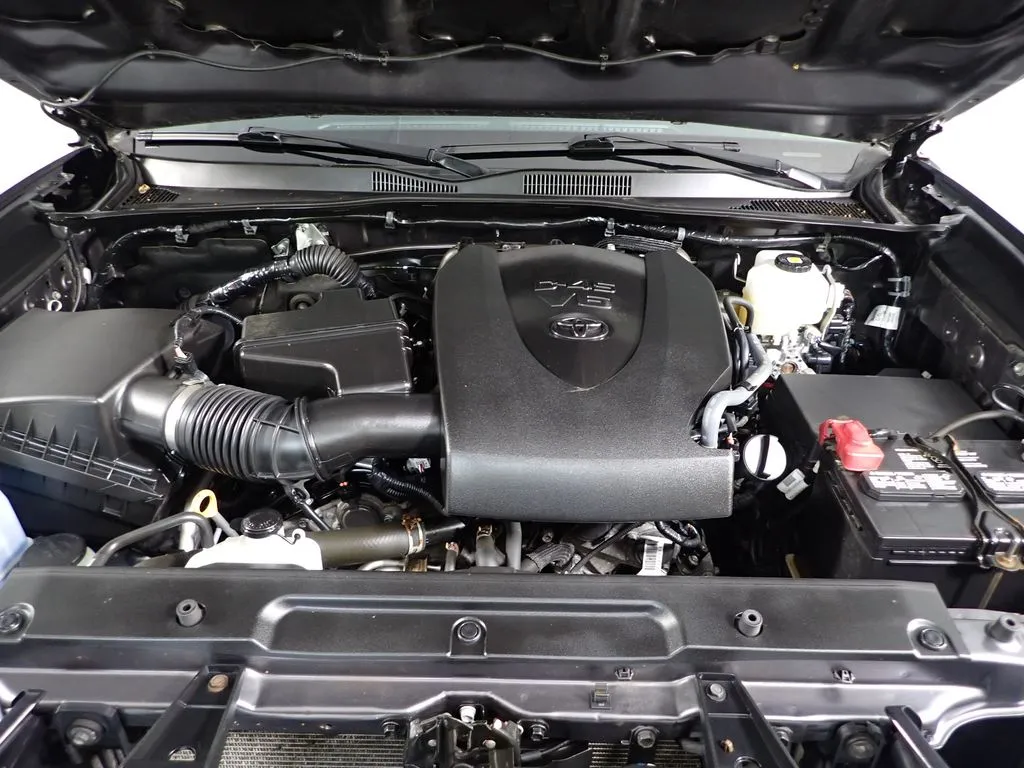 Toyota Tacoma photo 37