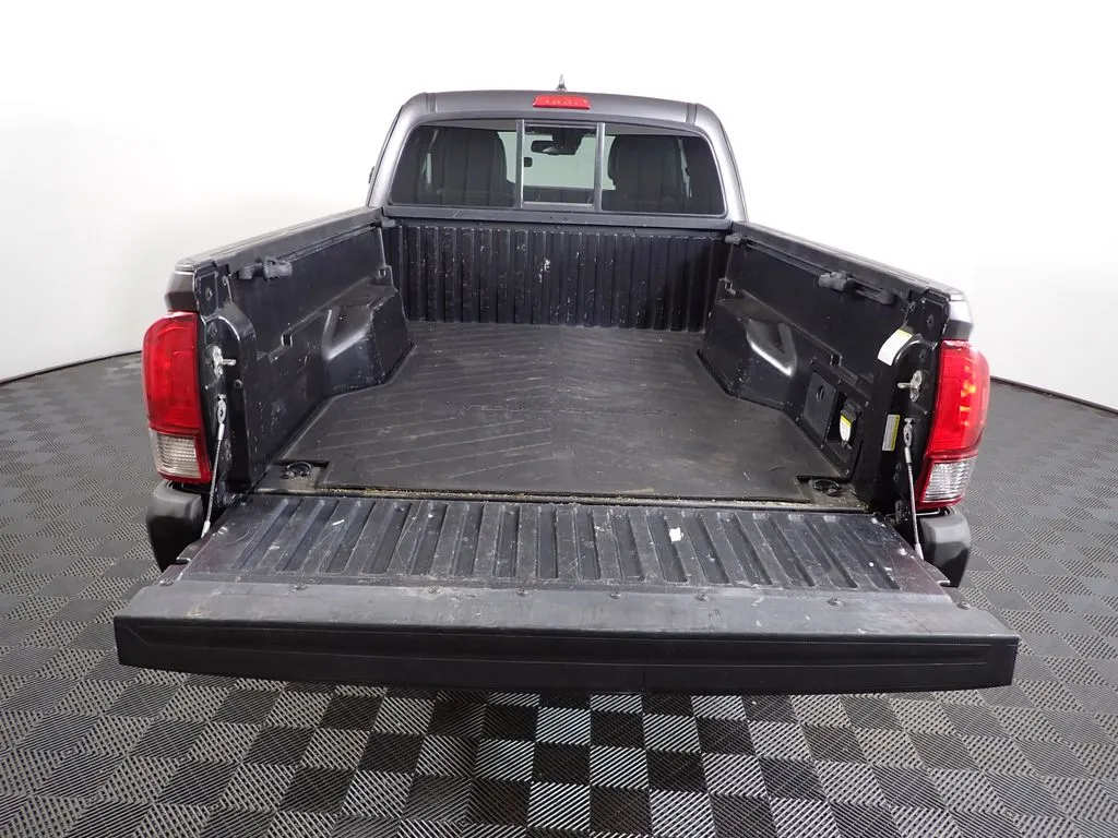 Toyota Tacoma photo 15