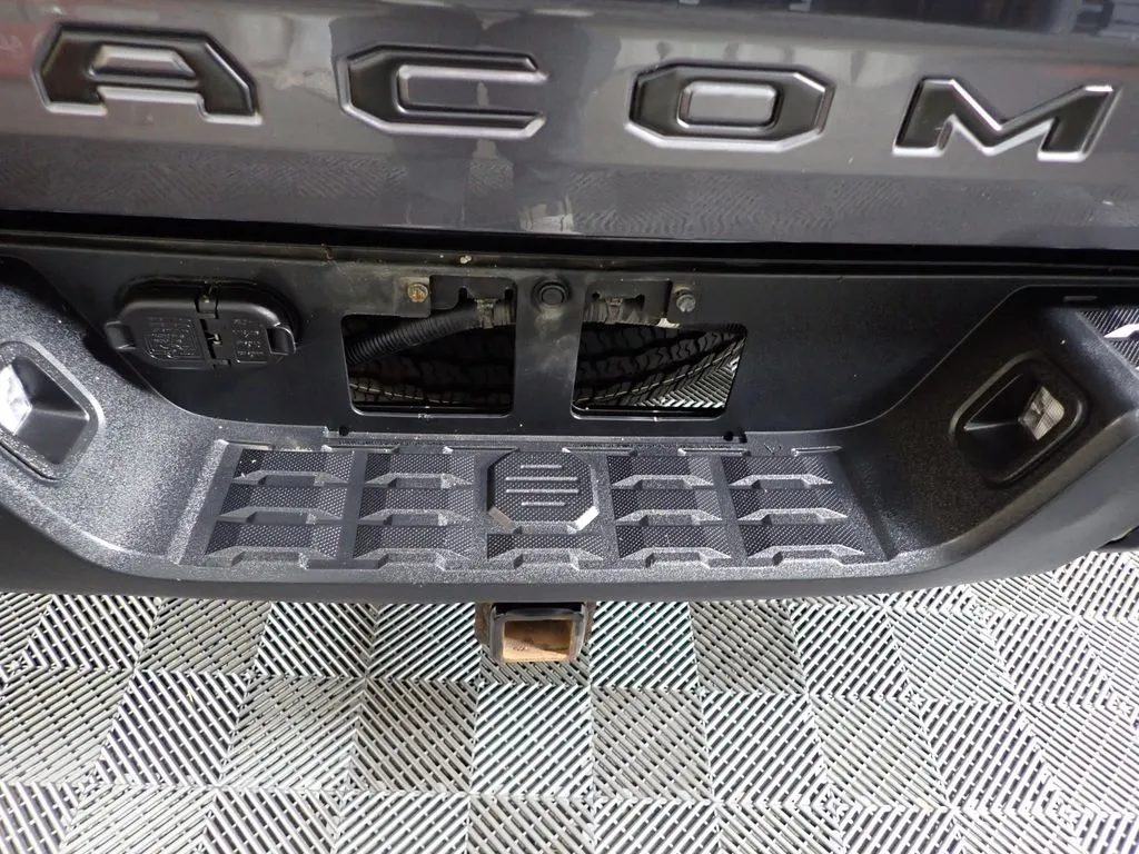 Toyota Tacoma photo 14