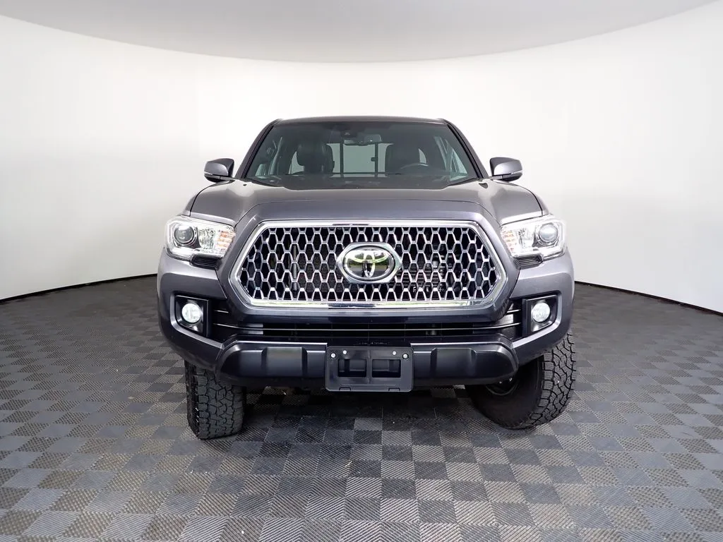 Toyota Tacoma photo 9