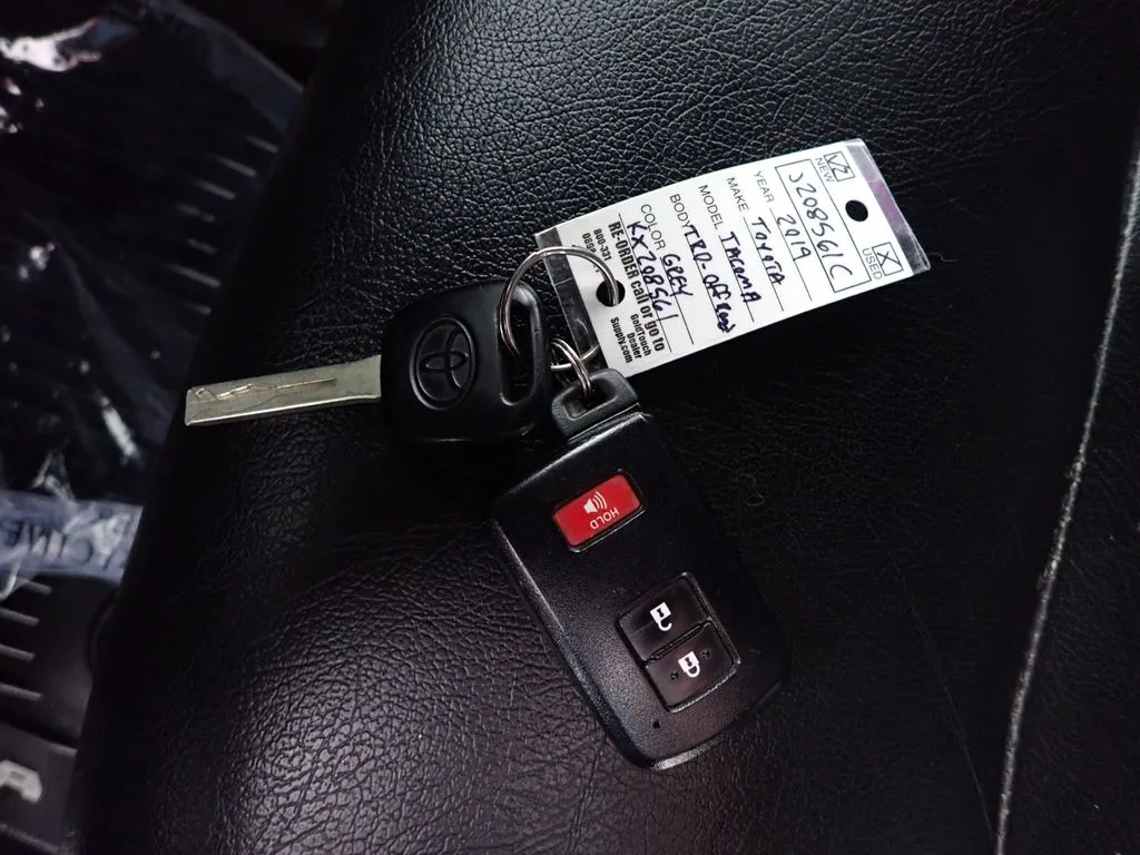 Toyota Tacoma photo 39