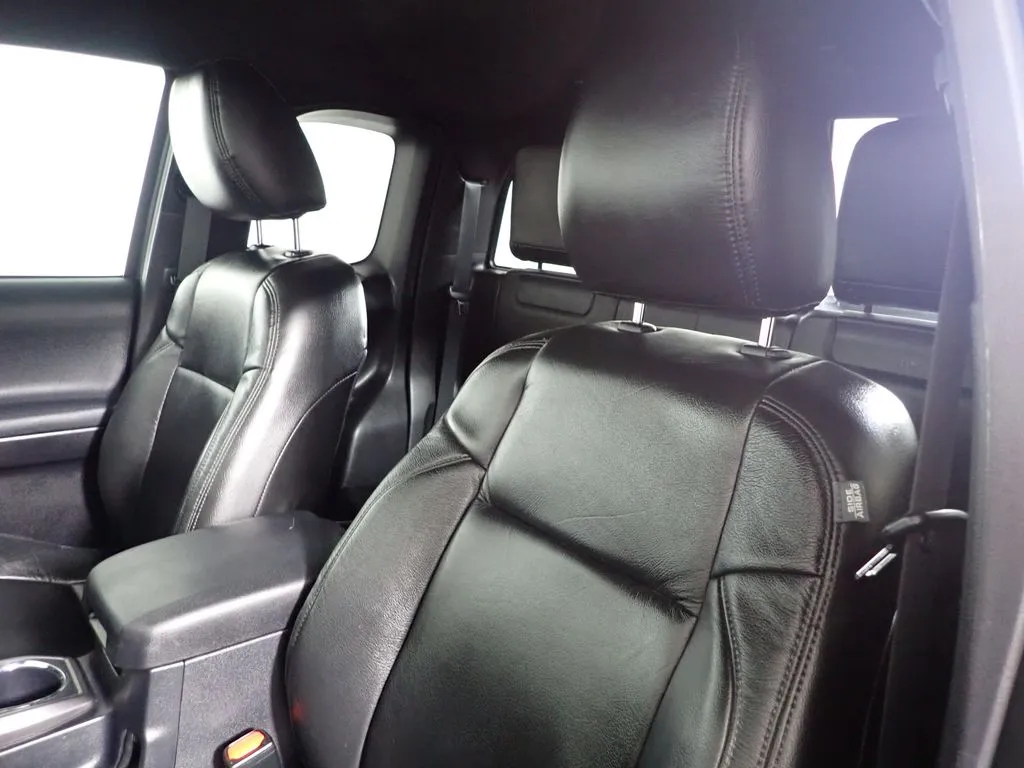 Toyota Tacoma photo 21