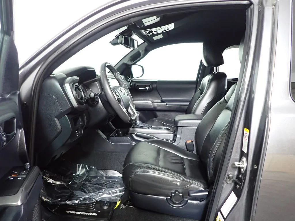 Toyota Tacoma photo 20
