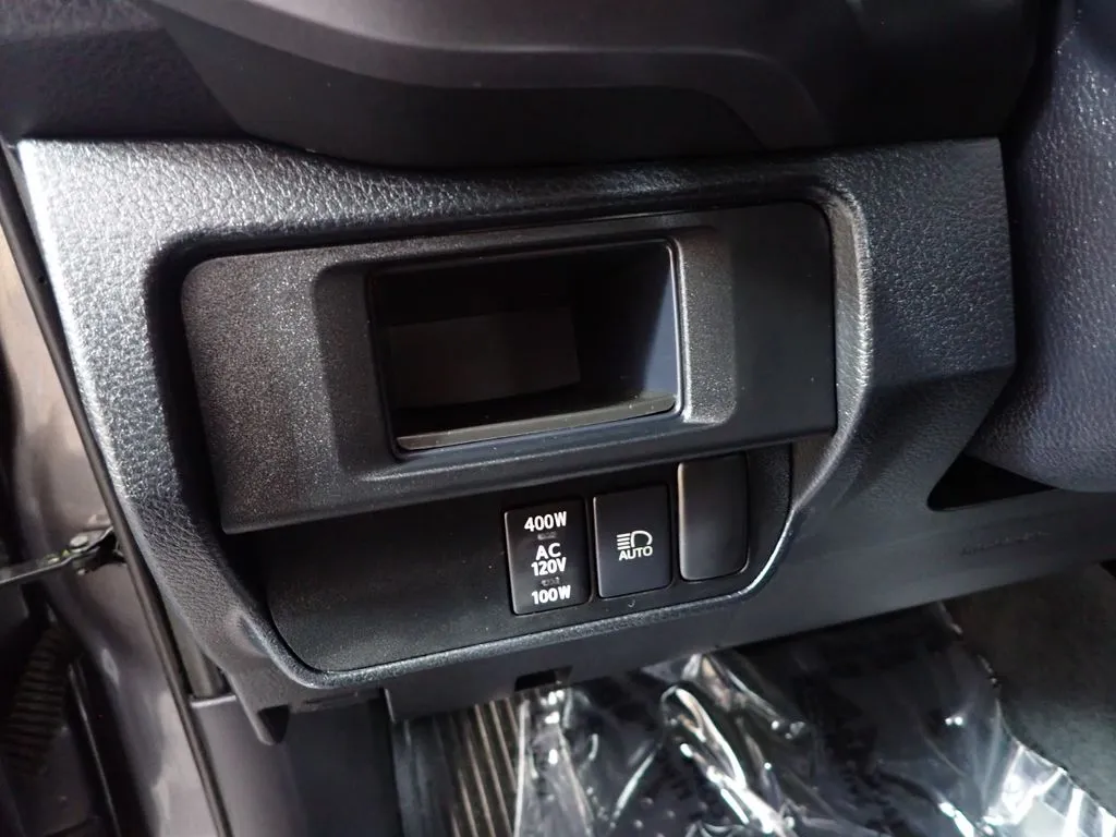 Toyota Tacoma photo 22
