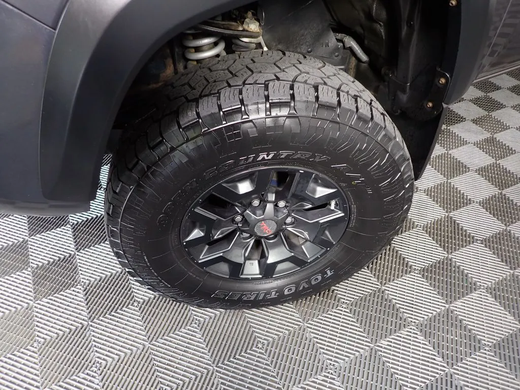 Toyota Tacoma photo 35