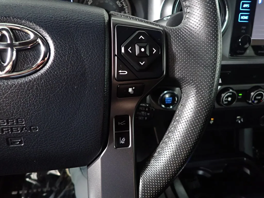 Toyota Tacoma photo 26