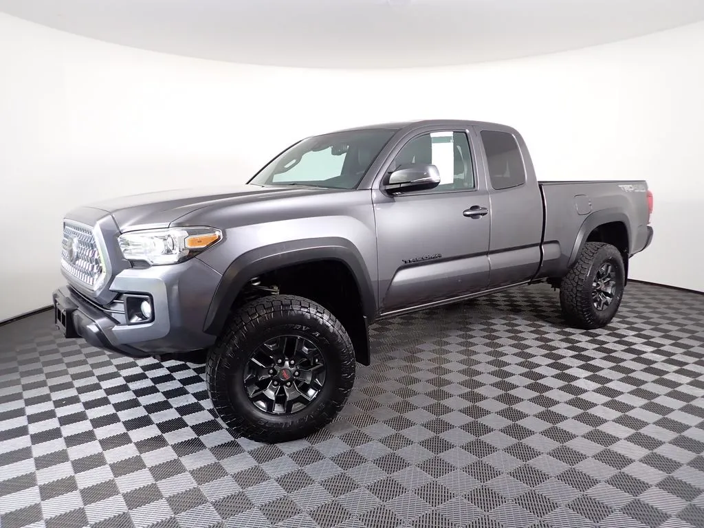 Toyota Tacoma photo 10