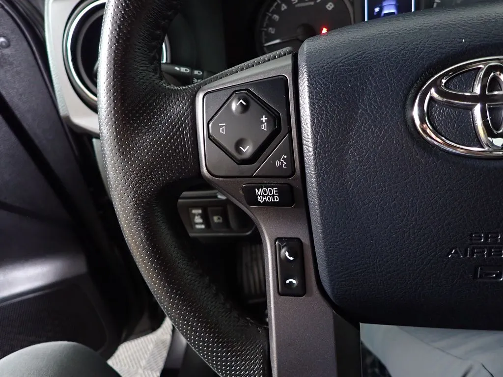 Toyota Tacoma photo 25