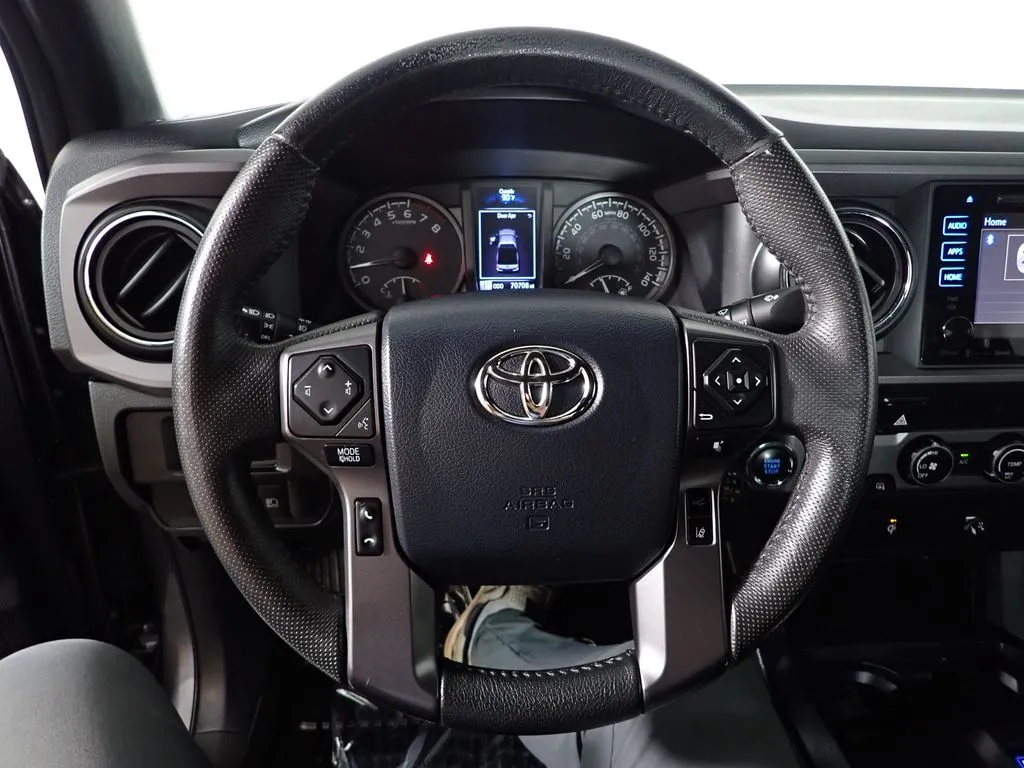 Toyota Tacoma photo 24