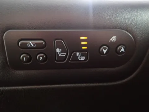More photos of 2005 Hummer H2 SUT at Don Wood Chrysler Dodge Jeep Ram, OH